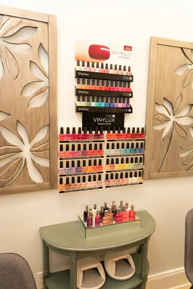 Manicure color seleciton